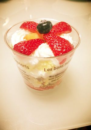 重ねるだけ！簡単イチゴのトライフル-レシピのメイン写真