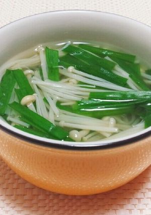 〖ヘルシー♩ニラとえのきの中華風スープ〗-レシピのメイン写真