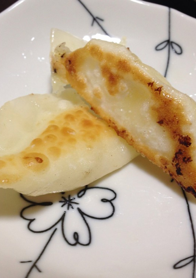 余った餃子の皮で☆簡単チーズ焼き！-レシピのメイン写真