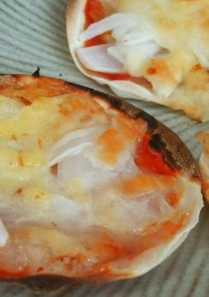 簡単!新玉もりもり餃子ピザ-レシピのメイン写真