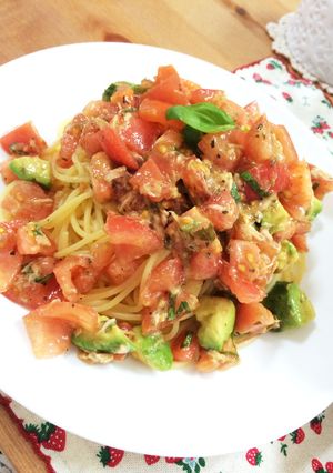 トマトとバジルとアボガドとツナのパスタ-レシピのメイン写真