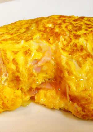 大きい～♪♪ハム＆チーズオムレツ-レシピのメイン写真