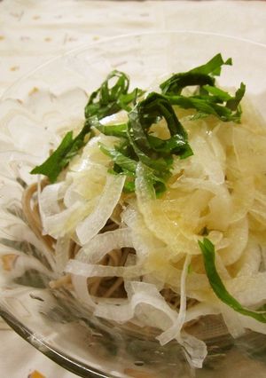 すぐ作れる!あっさり☆新玉ねぎの和えそば-レシピのメイン写真