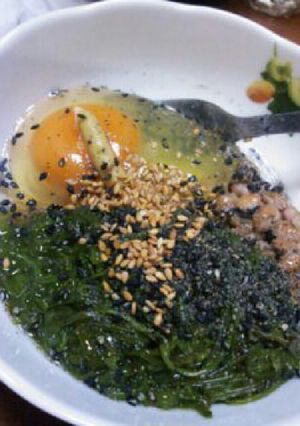 めかぶ納豆卵にゴマ！-レシピのメイン写真