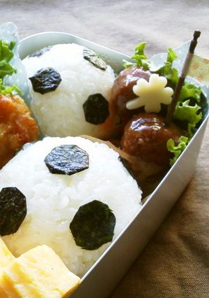 サッカーボール~のおにぎりのお弁当~-レシピのメイン写真
