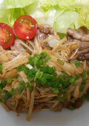 豚切り落とし肉焼きの、えのきソースかけ-レシピのメイン写真