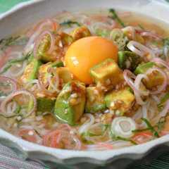 A picture of *アボカドユッケ冷麺*.