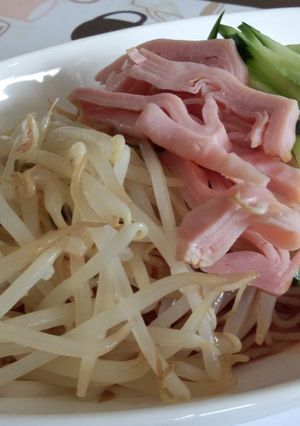 家に有る具材で！甘辛が癖になるピビン麺☆-レシピのメイン写真