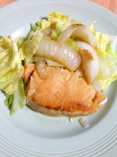 キャベツ新玉ねぎ使う鮭ちゃんちゃん焼き風-レシピのメイン写真