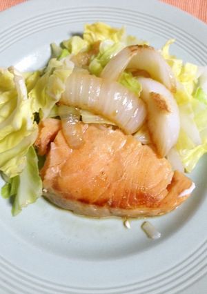 キャベツ新玉ねぎ使う鮭ちゃんちゃん焼き風-レシピのメイン写真