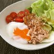 ツナ&なめ茸&野菜の温玉載せ冷やしうどん