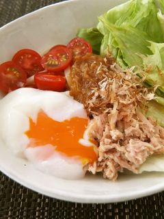 ツナ&なめ茸&野菜の温玉載せ冷やしうどん-レシピのメイン写真