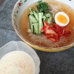 รูปของ 冷麺とコングクス(豆乳麺)で二度美味しい