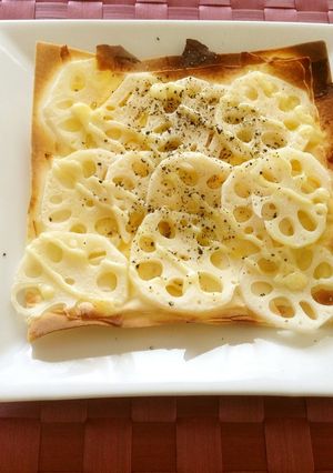 春巻きの皮で、パリパリ蓮根ピッツァ-レシピのメイン写真
