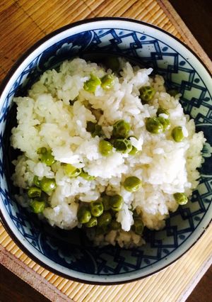 サヤで出汁を取るエンドウ豆ご飯-レシピのメイン写真
