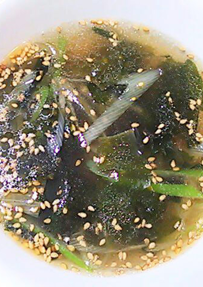 干し舞茸の戻し汁で作る絶品わかめスープ-レシピのメイン写真