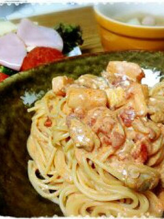 クリームチーズ&トマトソースの魚介パスタ-レシピのメイン写真