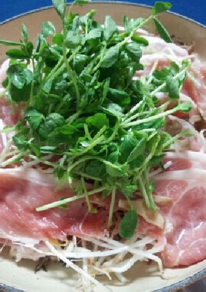 豚肉の薄切り・もやし・豆苗の蒸しなべ　-レシピのメイン写真
