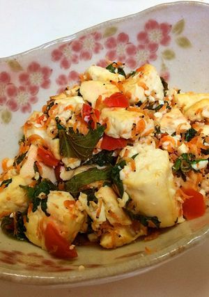 香り立つ！大葉とカリカリ梅の炒り豆腐-レシピのメイン写真