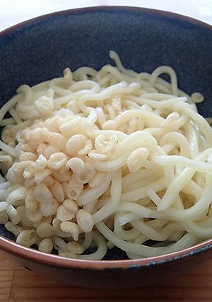 材料は天ぷら粉のみ。手打ち天ぷら粉うどん-レシピのメイン写真