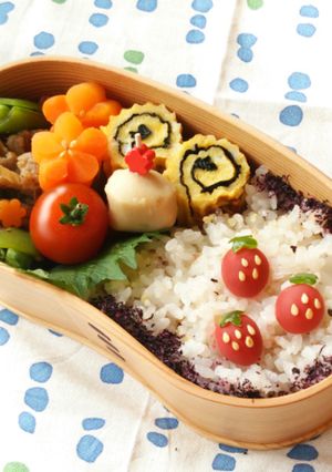 デコ弁に☆小梅いちごちゃん-レシピのメイン写真