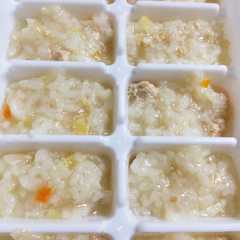 รูปของ 簡単離乳食中期〜 鶏と野菜の炊き込みご飯