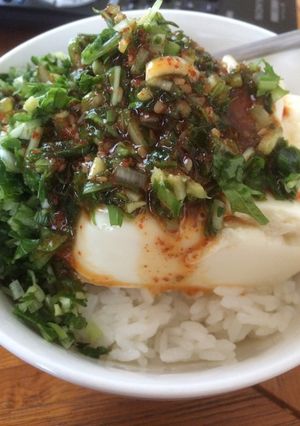 ホットもやしソースで簡単豆腐丼-レシピのメイン写真
