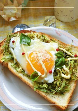目玉焼きon！バジル風味キャベトースト-レシピのメイン写真