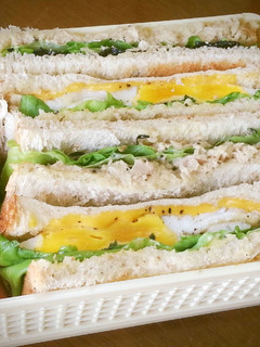 遠足弁当♪目玉焼き&ツナのサンドイッチ-レシピのメイン写真