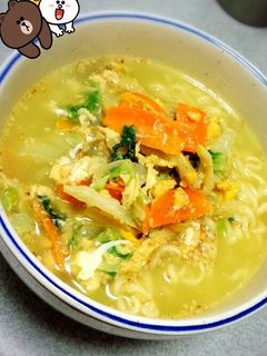主婦の昼ご飯☆野菜炒めのせラーメン-レシピのメイン写真