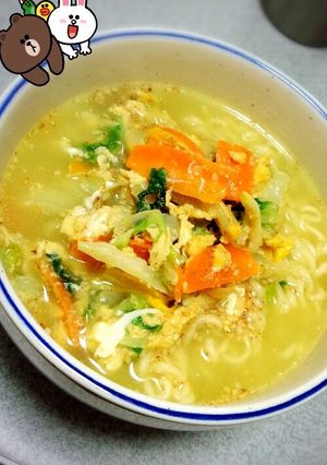 主婦の昼ご飯☆野菜炒めのせラーメン-レシピのメイン写真