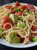 トマト🍅とアボカド🥑の冷製パスタ🍝😃