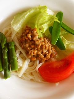 さっぱり食べたい♡しそ納豆冷サラダうどん-レシピのメイン写真
