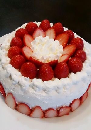 HMで苺＊デコレーションケーキ-レシピのメイン写真