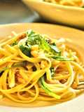 くるみとルッコラ　塩レモンにんにくパスタ