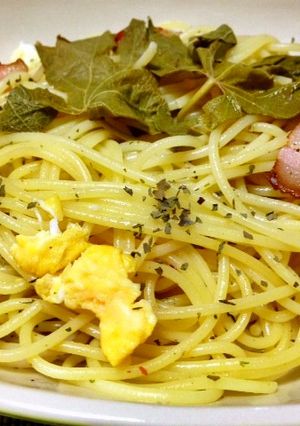 葡萄の葉とベーコンのハーブパスタ-レシピのメイン写真