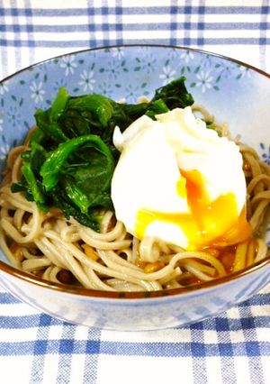 納豆まぜ蕎麦ポーチドエッグのせ-レシピのメイン写真