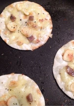 簡単！フライパンで餃子の皮ピザ-レシピのメイン写真