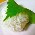 釜揚げシラスのおむすび 桜餅仕立て