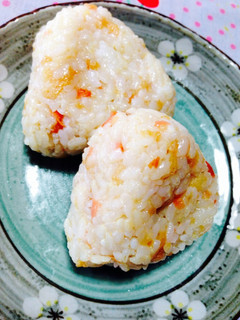 天かすと梅のマヨぽんおにぎり♡朝ごはんに-レシピのメイン写真