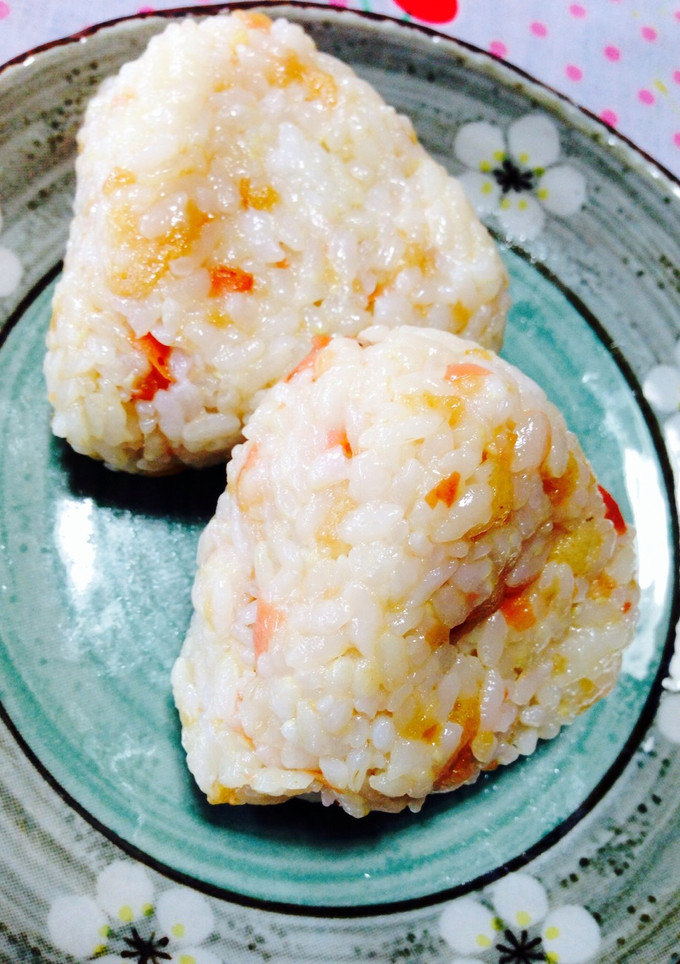 天かすと梅のマヨぽんおにぎり♡朝ごはんに-レシピのメイン写真