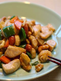 鶏胸肉とミックスナッツの炒め物-レシピのメイン写真