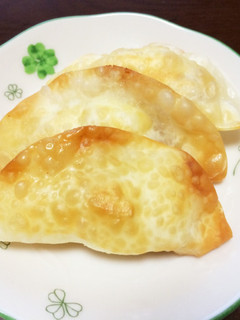 お弁当にも♪チーズインポテトの揚げ餃子-レシピのメイン写真