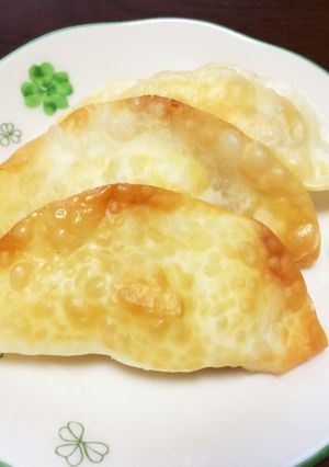 お弁当にも♪チーズインポテトの揚げ餃子-レシピのメイン写真