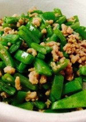 夏の定番★シャキシャキインゲンそぼろ丼-レシピのメイン写真
