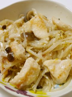 簡単節約ヘルシー 鶏胸肉の塩麹炒め-レシピのメイン写真