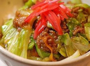 簡単すぎっ！春キャベツの甘辛ひき肉丼-レシピのメイン写真