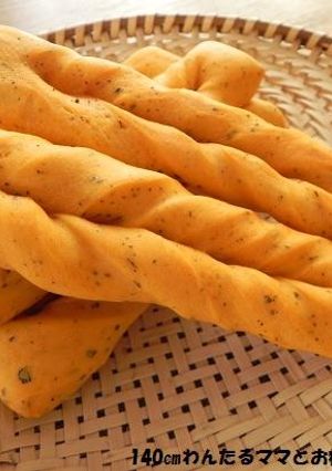 簡単ふわふわ★トマトバジルスティックパン-レシピのメイン写真
