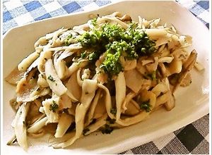 エリンギとマイタケの塩バター炒め-レシピのメイン写真