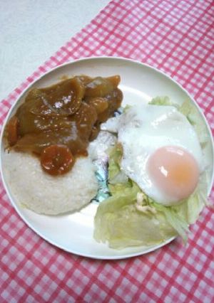 目玉焼きカレーサラダランチプレート-レシピのメイン写真